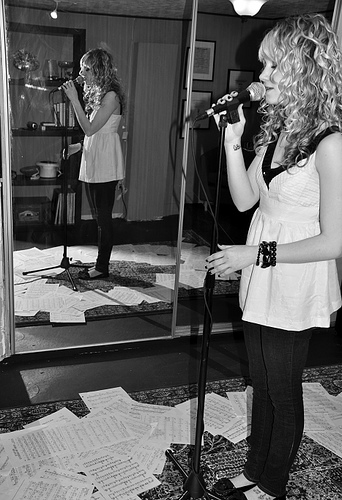 3360816010_de2c0e3ccb There are many positive impacts of music (image courtesy of allyaubry on Flickr)