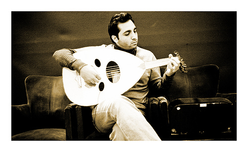456459094_825c52603e Playing an oud (image from http://moty66.ipernity.com on Flickr)